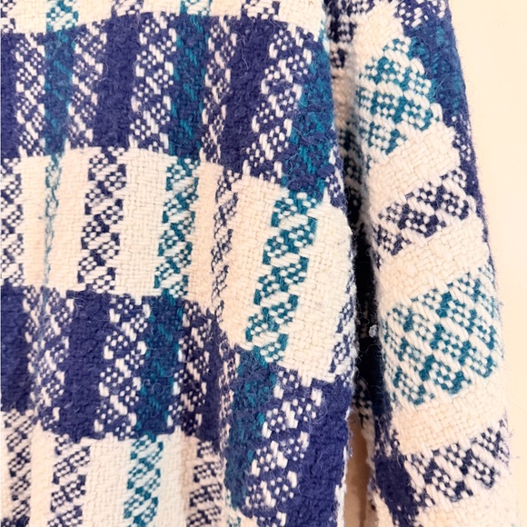 Vintage Handmade 100% Wool Sweater Blue Cream Ecuador | Chunky Knit - Picture 5 of 9